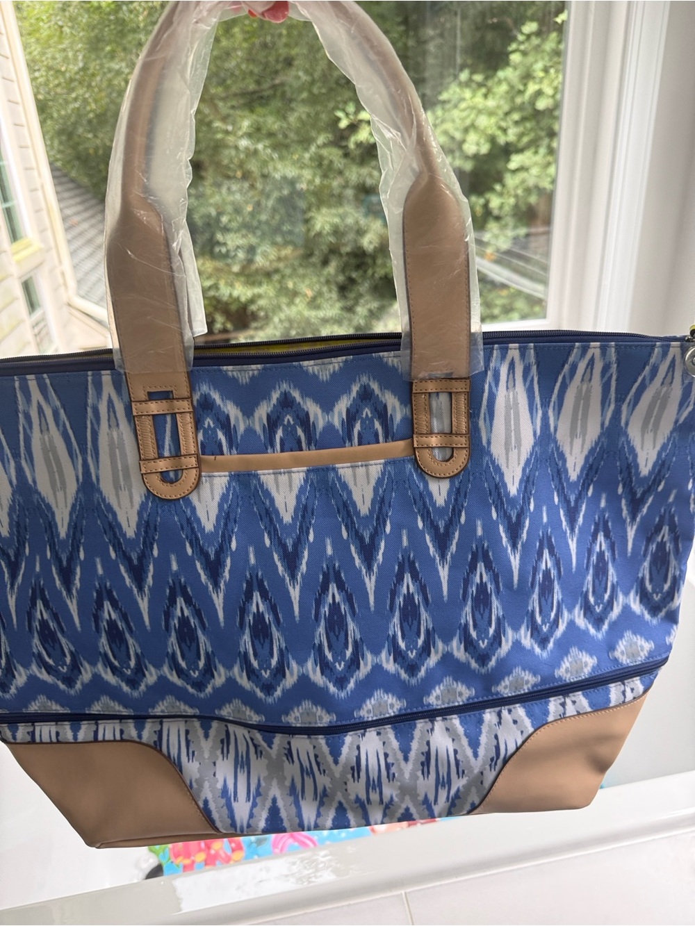 Stella and Dot Gateway Ikat print Expandable Tote New!